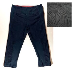 Trina Turk Recreation Cropped Black Embossed Textured Leggings Womens Small
